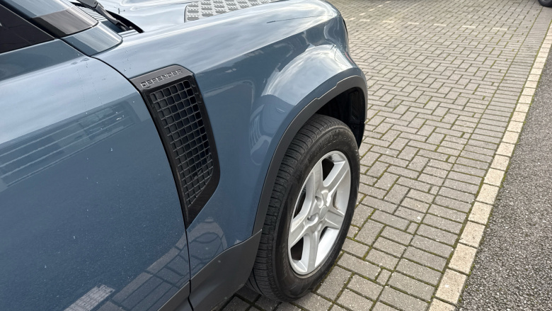 Land Rover Defender 3.0 D250 SE 110 5dr Auto Diesel Estate